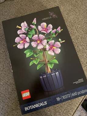 LEGO Botanicals Hibiscus Flower Building Set 10372